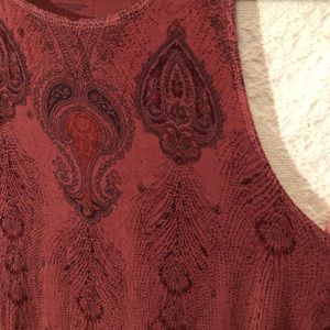 AE high neck tank, maroon w paisley pattern